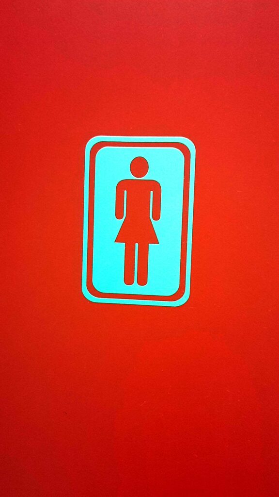 Foto señalización roja baño de chicas